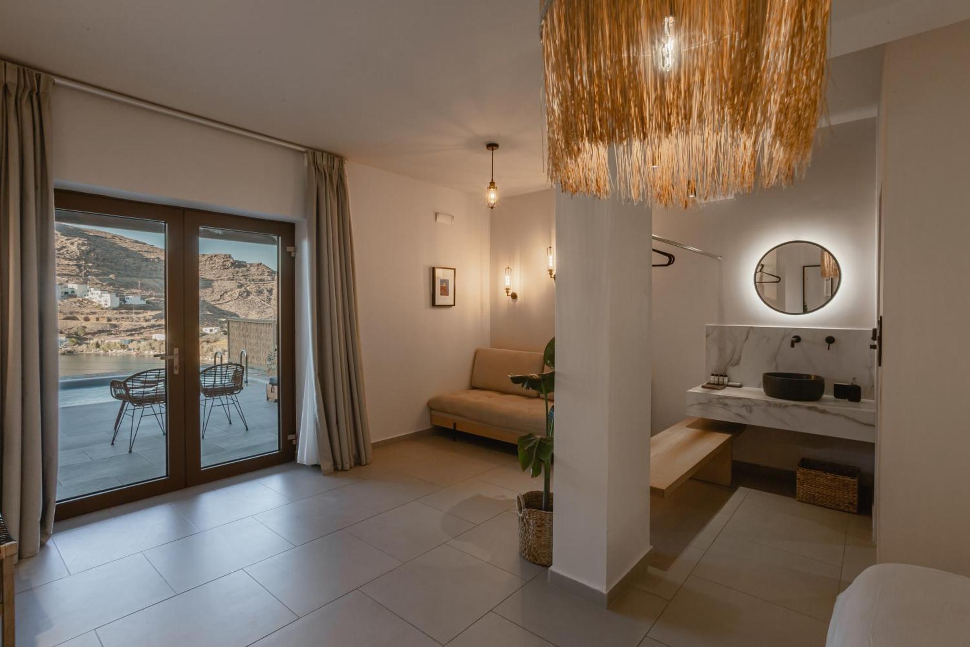 Amal Kythnos Suites Exteriör bild