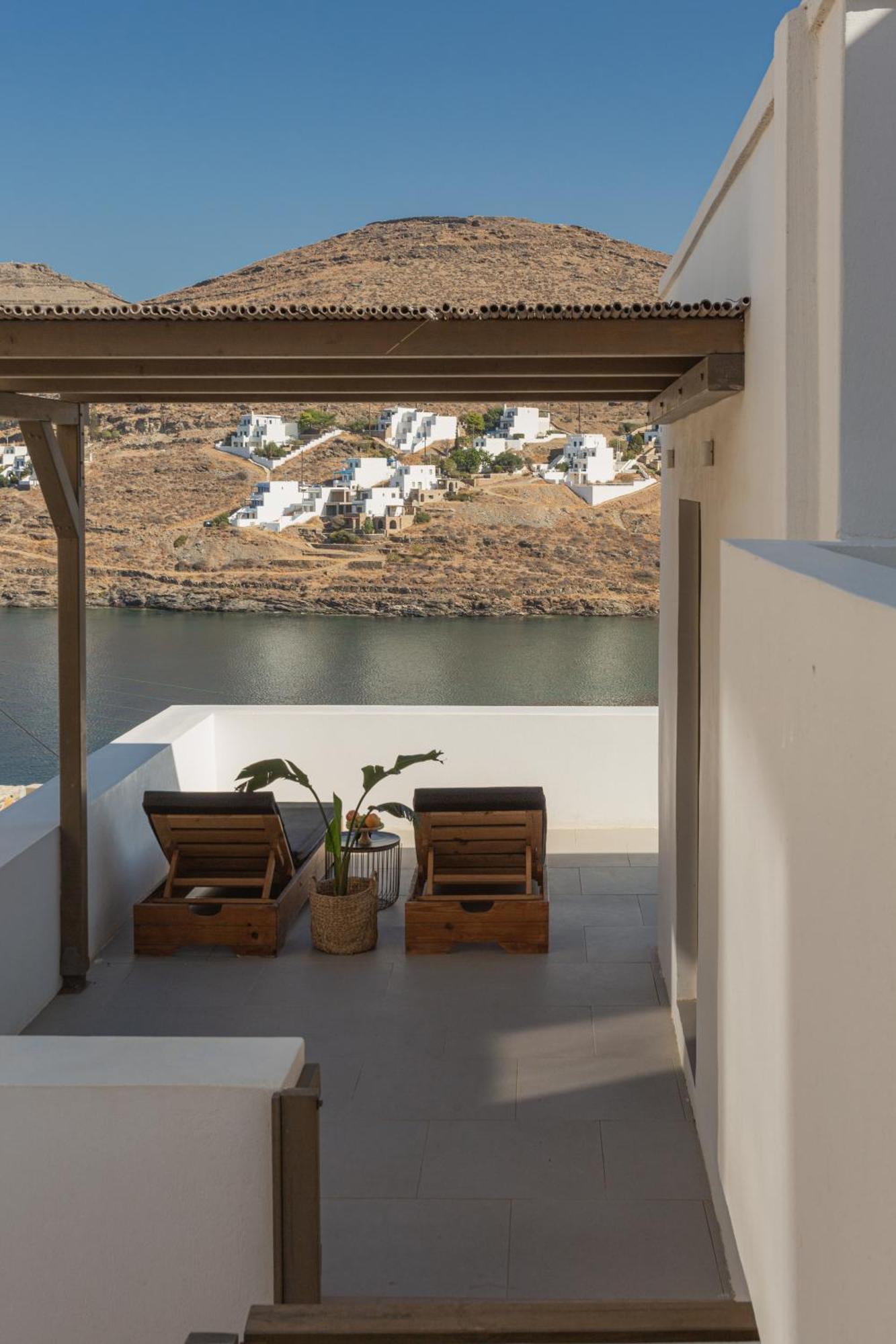 Amal Kythnos Suites Exteriör bild