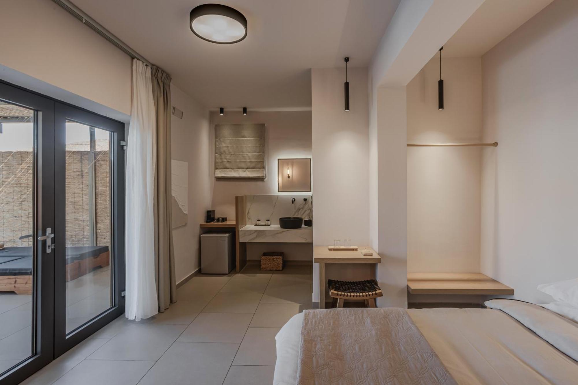 Amal Kythnos Suites Exteriör bild
