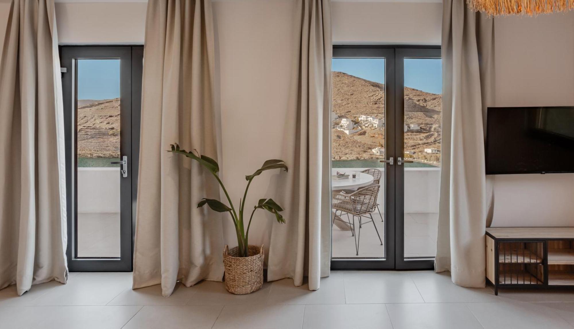 Amal Kythnos Suites Exteriör bild